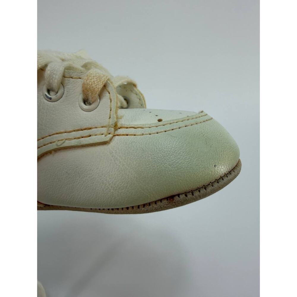 Vintage Baby Shoes White Leather Lace Up Infant Size 2 USA Made - Picture 3 of 11
